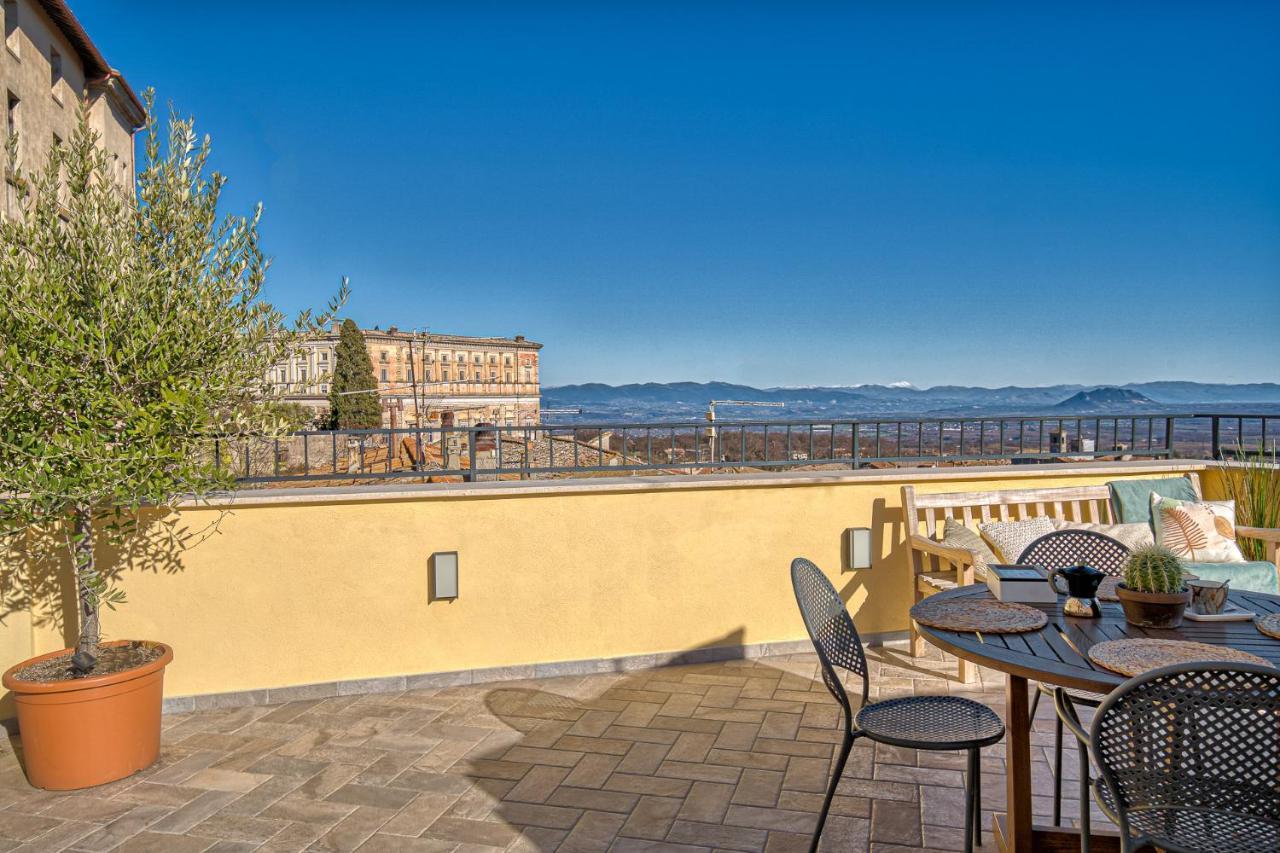 Casa Checca Appartamenti Per Vacanze Caprarola Exterior photo