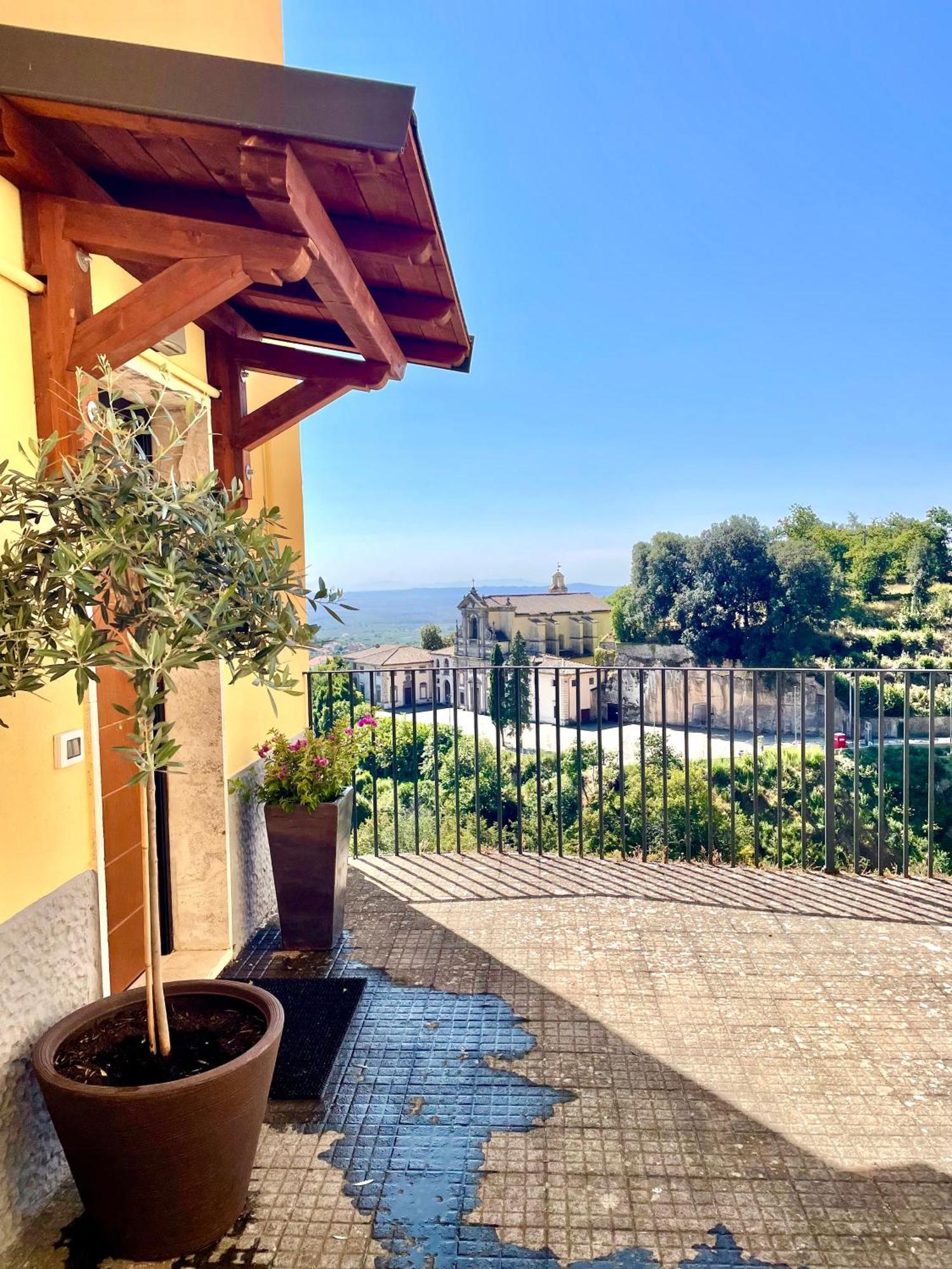 Casa Checca Appartamenti Per Vacanze Caprarola Exterior photo
